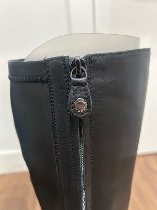 Botas altas de cuero negras