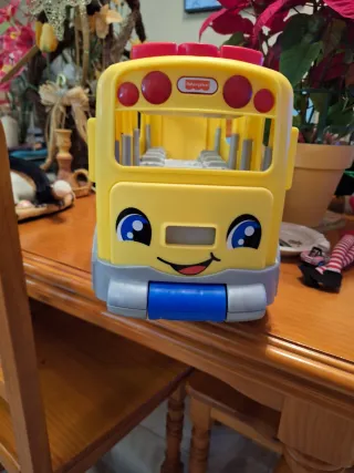 Autobús escolar amarillo para niños