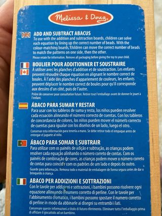 Ábaco de madera con cuentas de colores