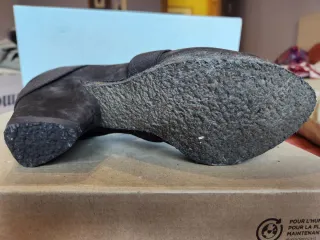 Zapatos de tacón marrones con tiras