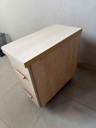 Cajonera de madera con ruedas