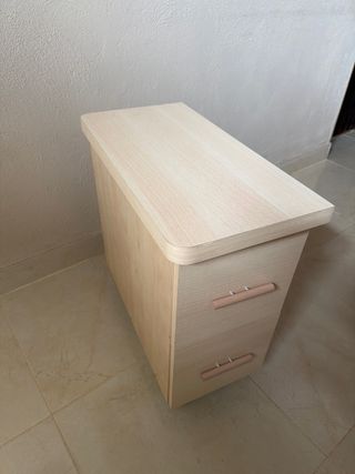 Cajonera de madera con ruedas