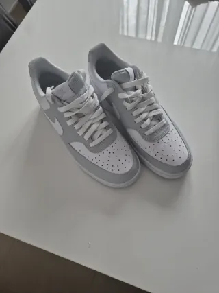 Zapatillas Nike Talla 43 Gris y Blanco