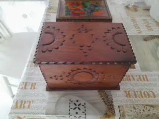 Bellissimo cofanetto in legno intagliato