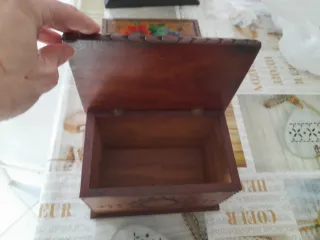 Bellissimo cofanetto in legno intagliato