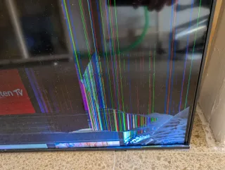 Samsung QLED QE75Q60BAU 75 TV con golpe