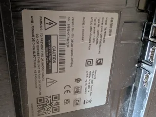 Samsung QLED QE75Q60BAU 75 TV con golpe