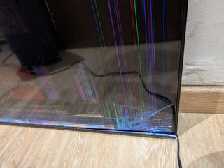 Samsung QLED QE75Q60BAU 75 TV con golpe