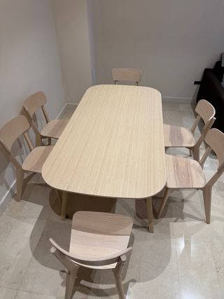 Mesa de comedor VOXLÖV.