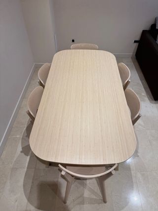 Mesa de comedor VOXLÖV.