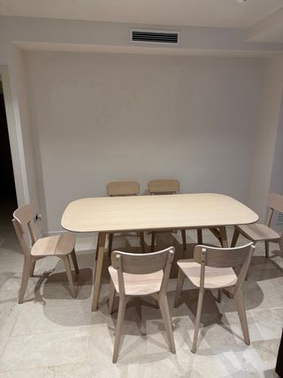 Mesa de comedor VOXLÖV.