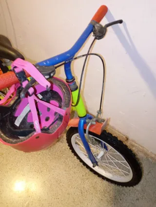 Bicicleta infantil verde/azul con casco