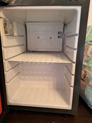 Mini nevera expositora Granini Roja