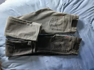 Pantalones vaqueros negros y grises