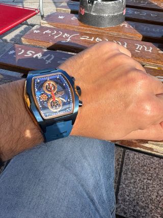 Reloj deportivo elegante azul – Diseño moderno