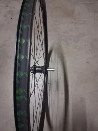 Rueda Trasera Gravel Syncros RP 2.0 muy nuevas 29
