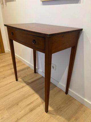 Recibidor de madera con cajón