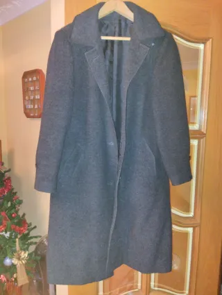 Abrigo de paño gris