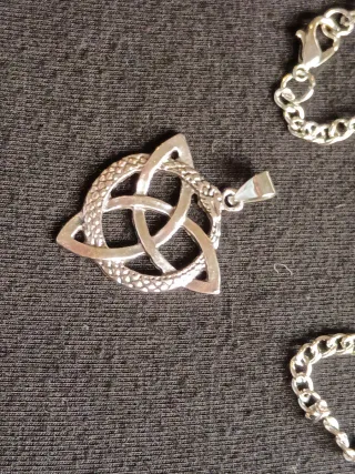 Collar Nudo de Bruja