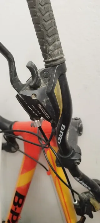 Bicicleta de montaña roja Precio negociable