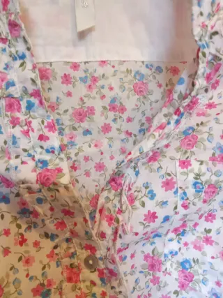 Blusa Stradivarius floral manga corta