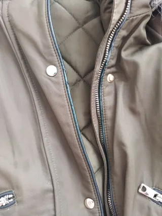Parka Zara mujer verde militar