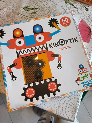 Juego Djeco Kinoptik Robots