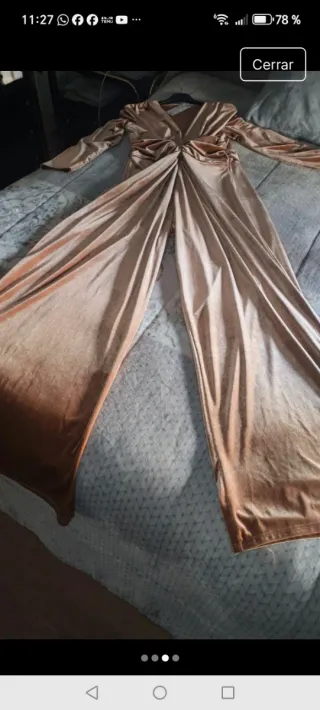 Mono de fiesta juvenil elegante