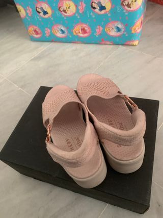 Sandalias Skechers rosas