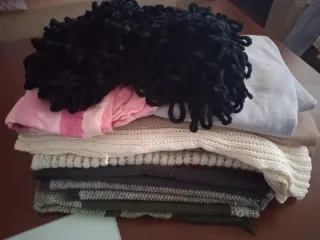 Lote 11 bufandas, pasminas y gorros