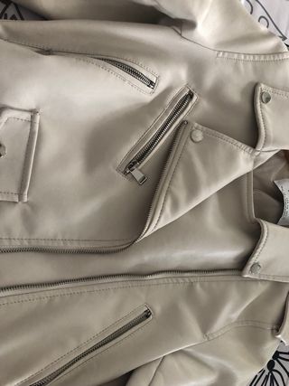 Cazadora polipiel Stradivarius Beige Talla XS