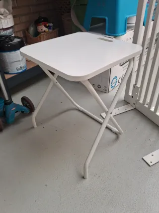 Mesita/ taburete de ikea plegable blanca