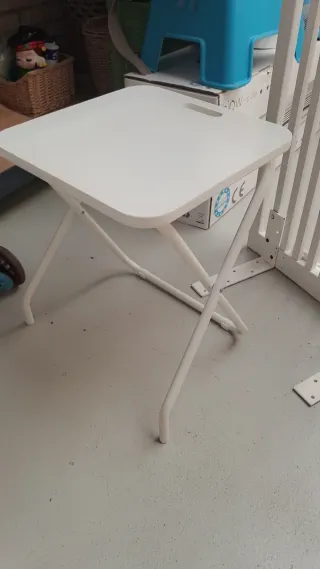 Mesita/ taburete de ikea plegable blanca