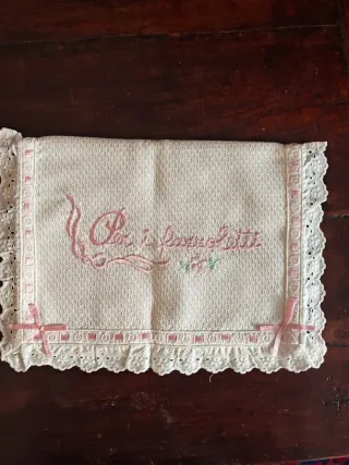 Busta portafazzoletti ricamata