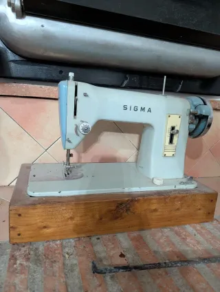 Máquina de coser Sigma antigua