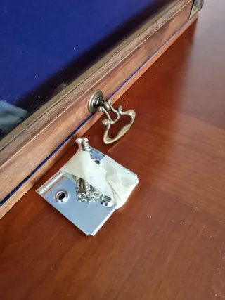 Preciosa caja de madera para guardar relojes