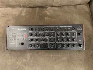 Behringer Pro-800 Sintetizador Analógico 8 Voces