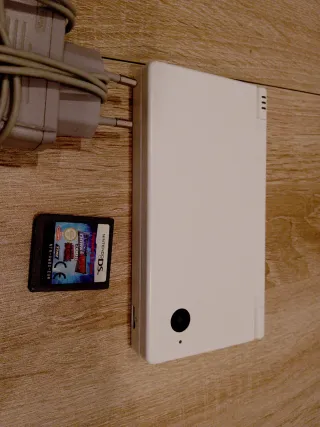 Nintendo DS Blanca + Cargador + Juego