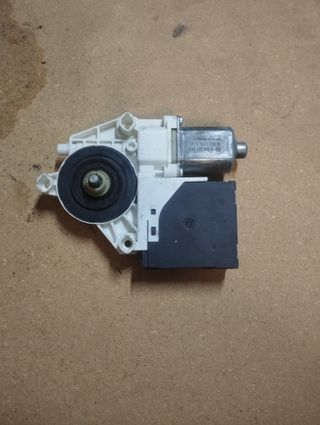 Motor elevalunas delantero Audi A3 derecho