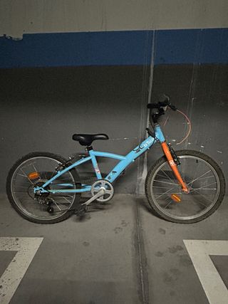 Bicicleta infantil azul y naranja