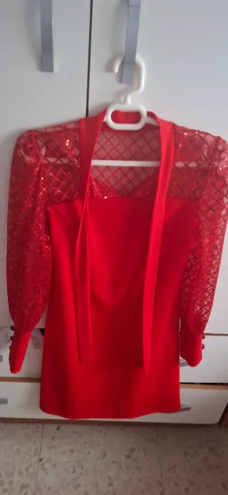Vestido elegante rojo con lazo