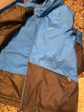 Chaqueta Wedze azul y negra gruesa talla 12 niño