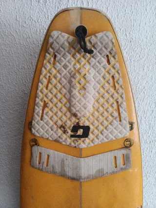 Tabla de surf amarilla