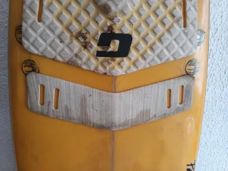 Tabla de surf amarilla