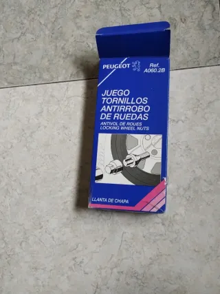 Se vende tornillos antirrobo para Peugeot