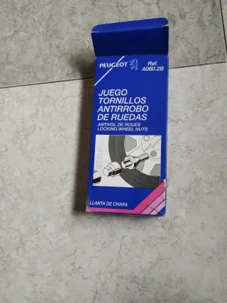 Se vende tornillos antirrobo para Peugeot