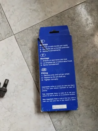 Se vende tornillos antirrobo para Peugeot