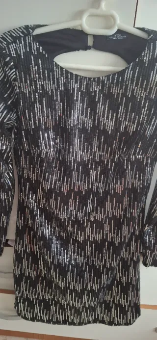 Vestido elegante negro y plateado