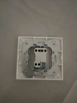 Interruptores Simon 27 Blancos