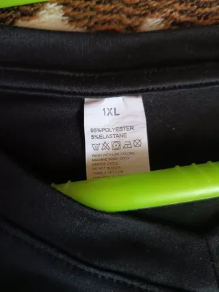 Lote 2 jerseys manga larga , la marca no lase